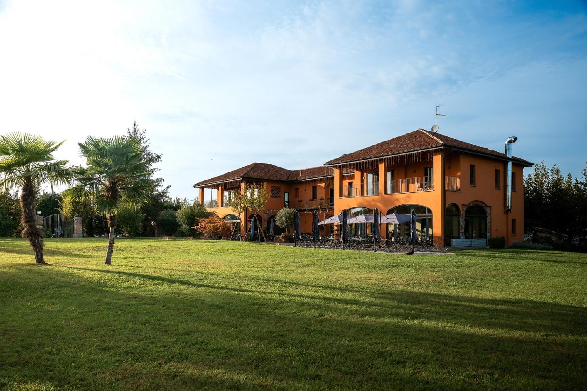 Equirelais Hotel Ломнаго Екстериор снимка