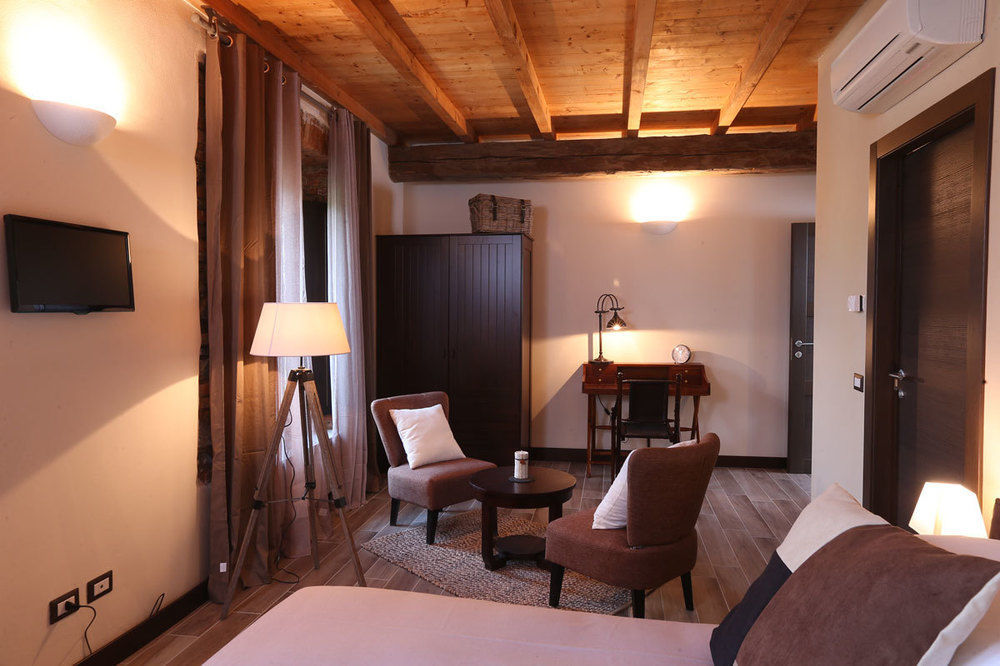 Equirelais Hotel Ломнаго Екстериор снимка