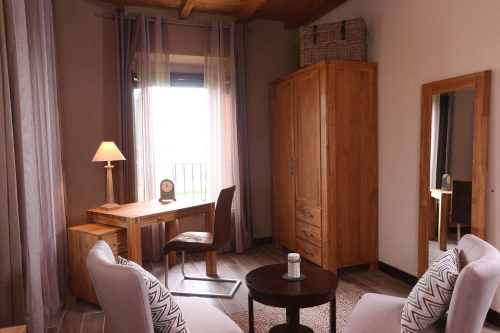 Equirelais Hotel Ломнаго Екстериор снимка