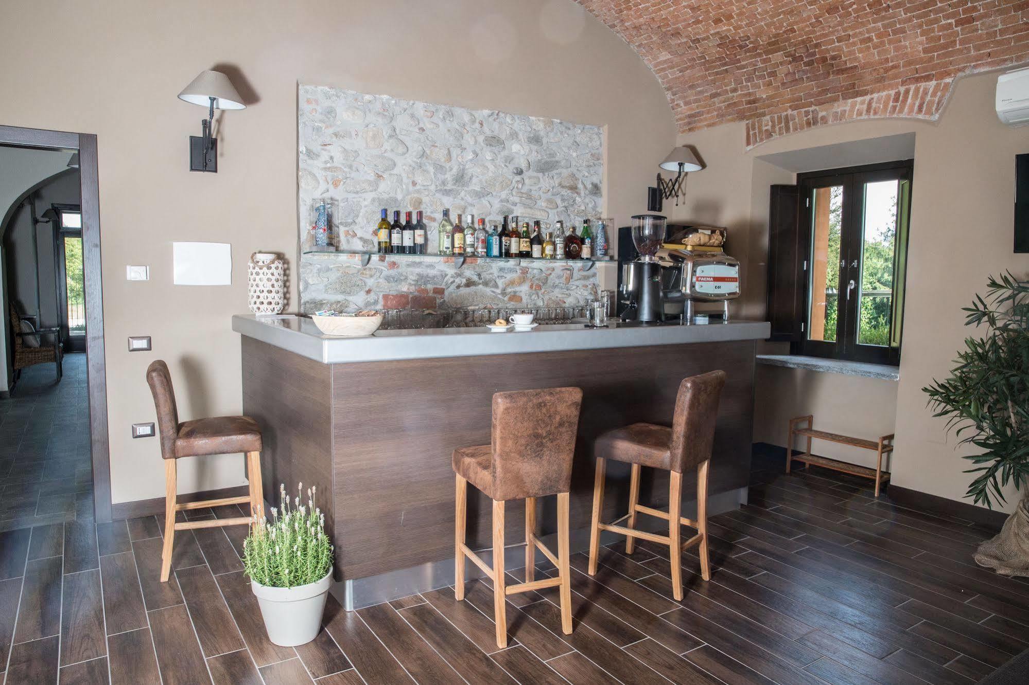 Equirelais Hotel Ломнаго Екстериор снимка
