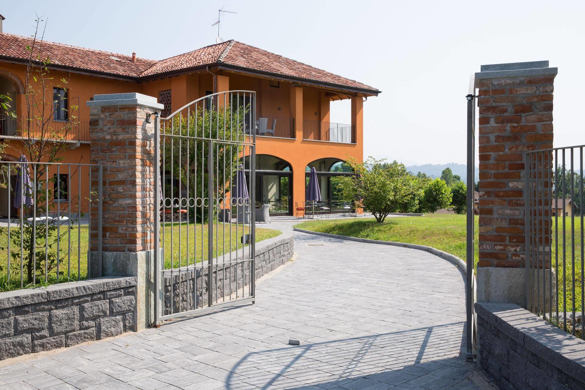 Equirelais Hotel Ломнаго Екстериор снимка