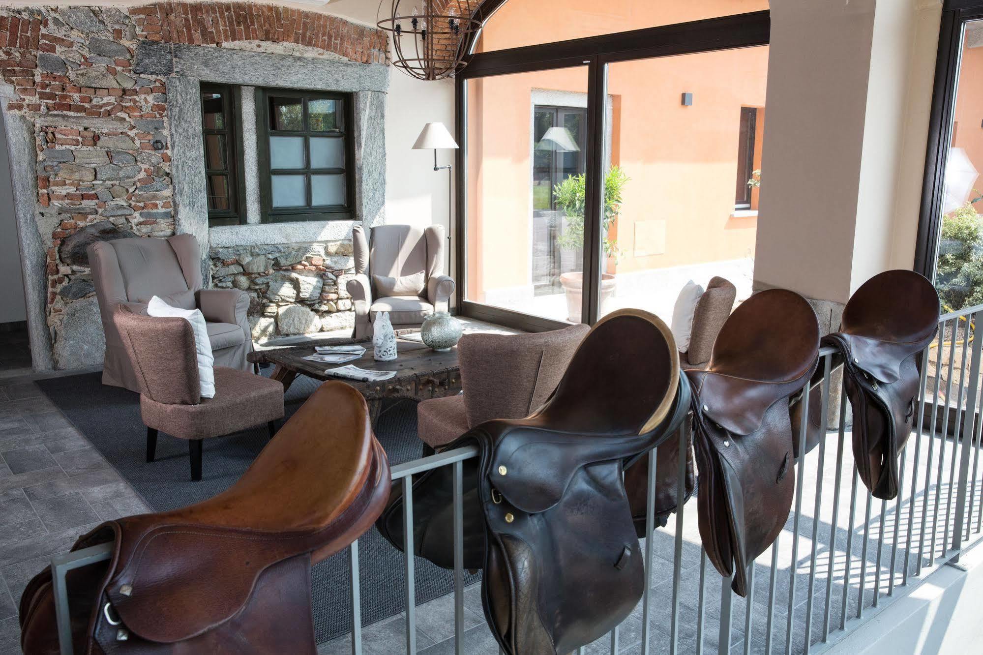Equirelais Hotel Ломнаго Екстериор снимка